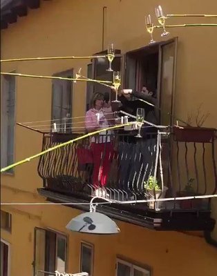 Италия Карантин Балкон Праздник.JPG